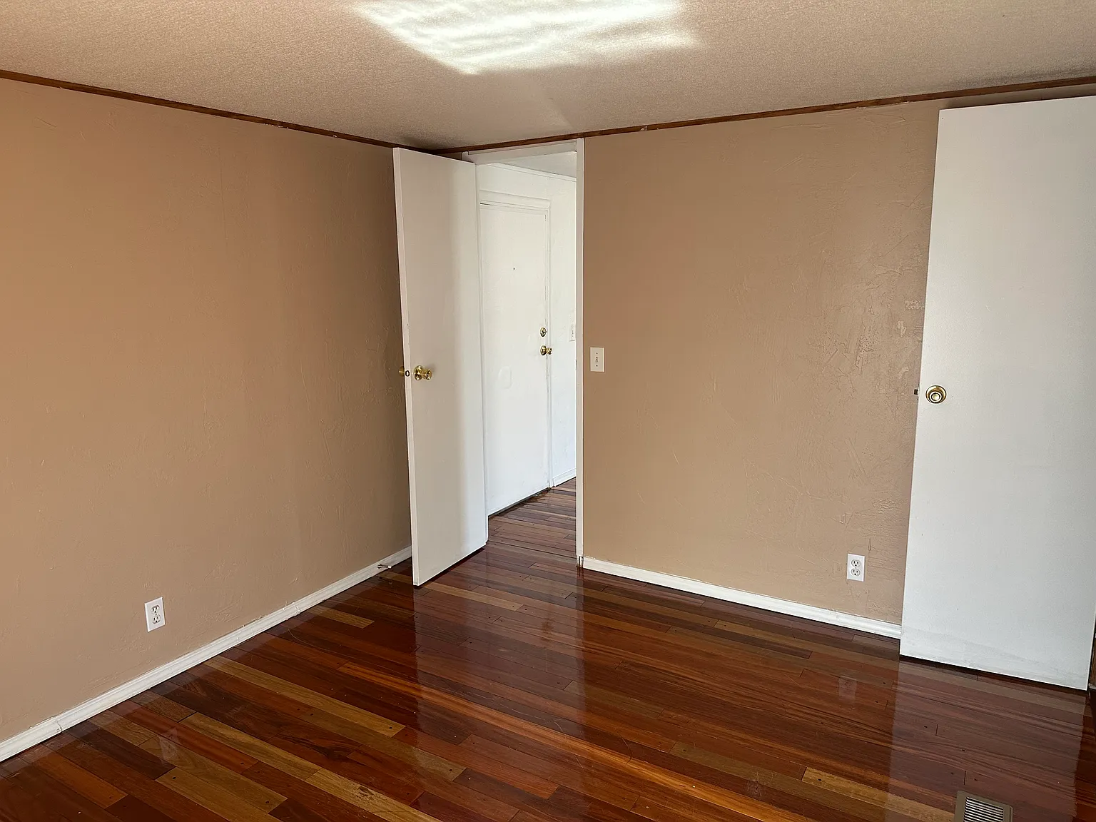 2 bed, $950 — Photo 4