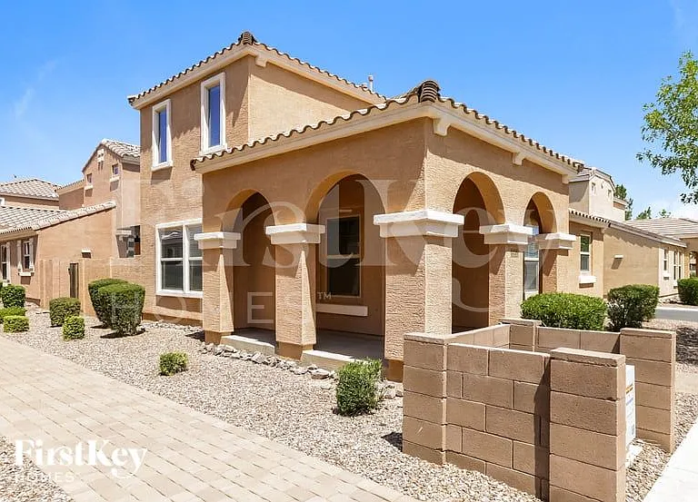 2226 S Buckaroo Trl — Photo 2