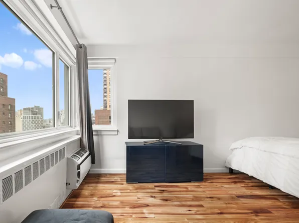 345 West 58th Street image 4 of 19