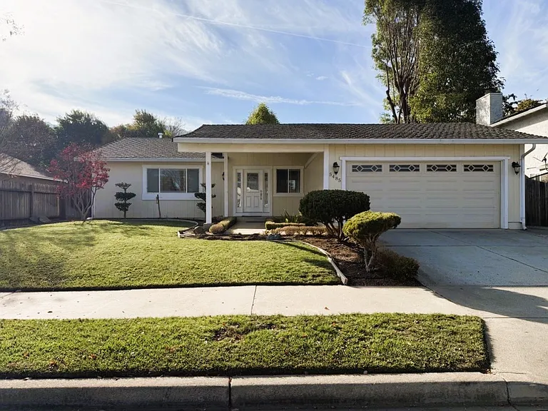 5485 Mesa Rd — Photo 1