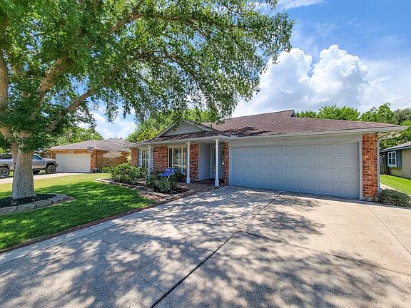 3rd image of 3843 Redbud Dr