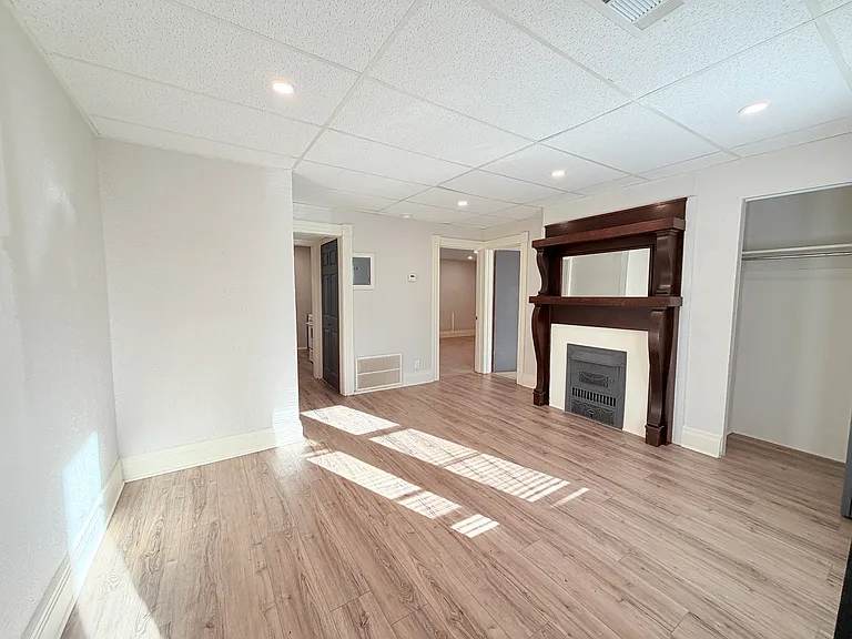 2820 Broadway Ave — Photo 8