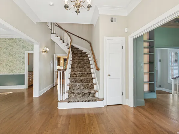 214 Terrell Rd, Terrell Hills, TX 78209