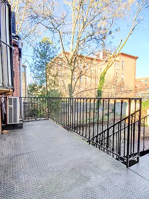 Rented by Amicourt LLC | media 15