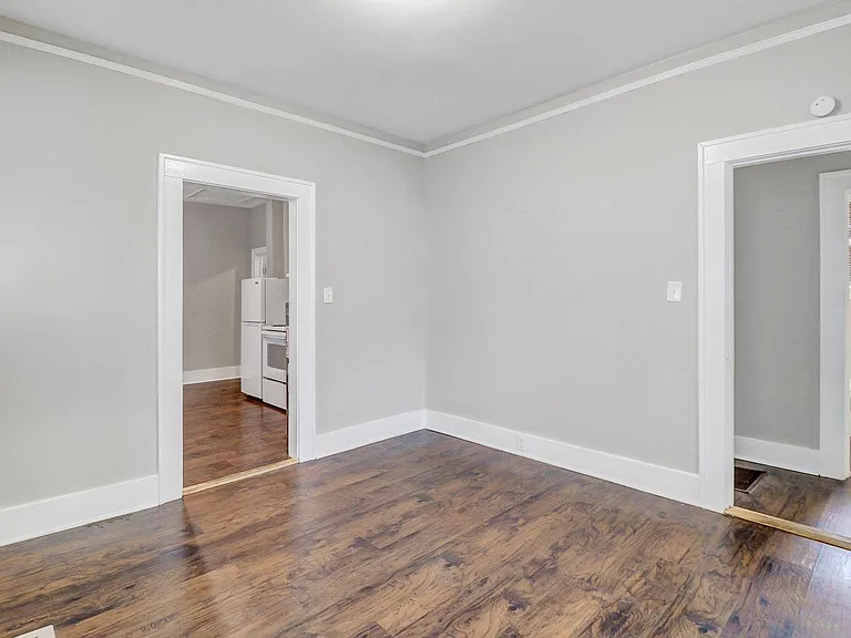 708 W Victory Dr #A — Photo 15