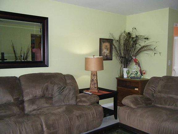 5th image of 7571 Greenlake Way APT E