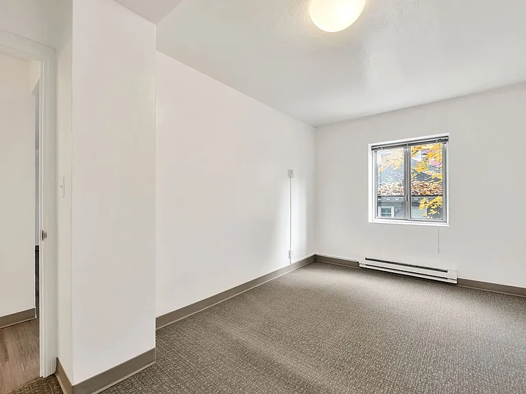 Uptown Manor — Photo 10