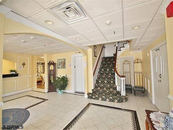 4th image of 807 8th St Unit 306