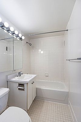 3rd image of 360 W 34th St APT 5U