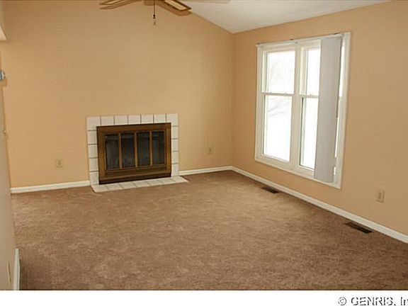 3rd image of 28 Ashwood Ln
