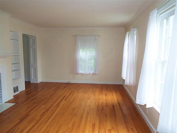 4th image of 40 Cornish Ave