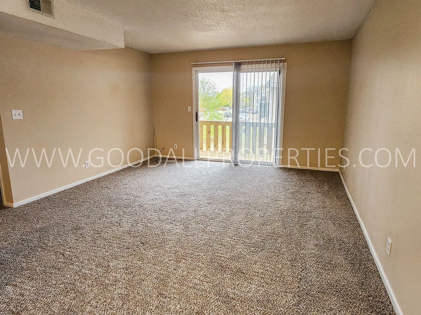 2 Bedroom Ankeny Condo with Garage & Deck — Photo 2