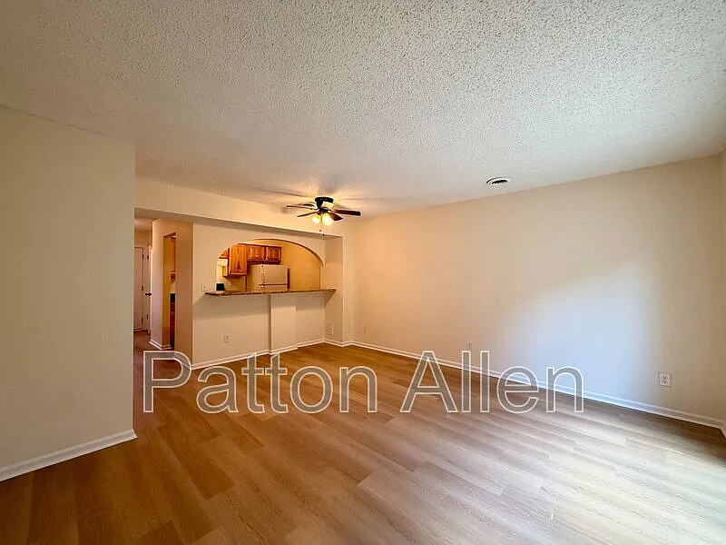 2 bed, 1.5 bath, 1024 sqft, $1,375 — Photo 3