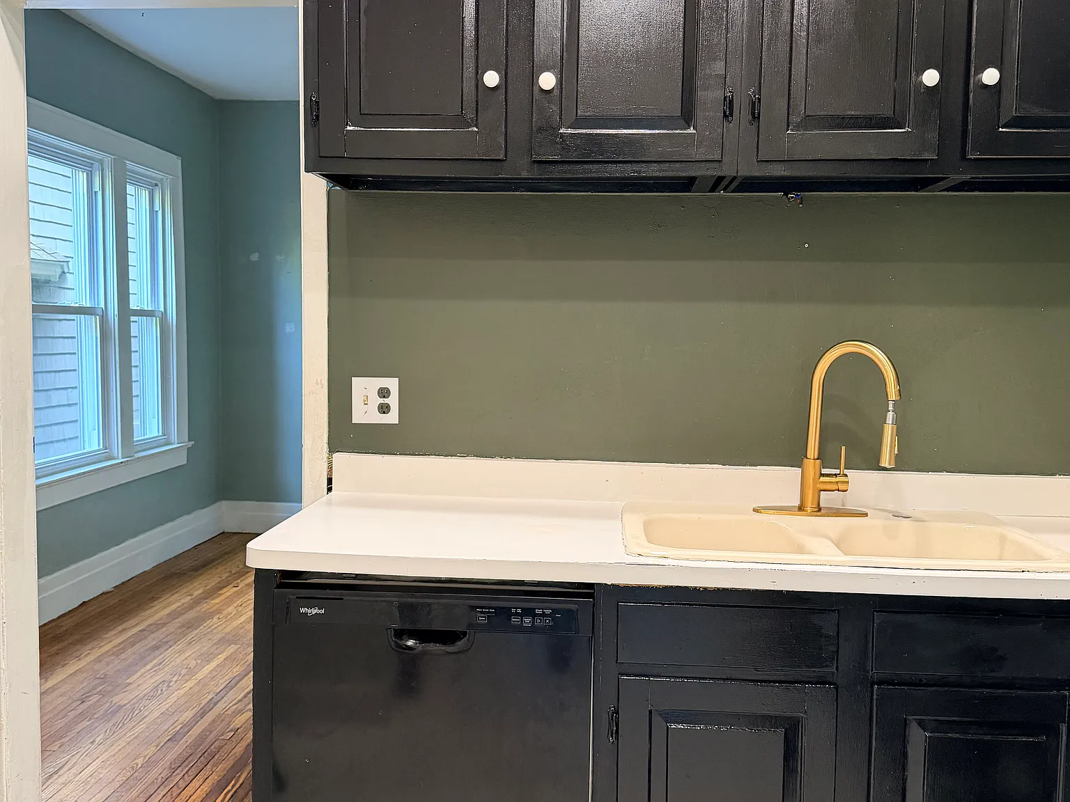 3 bed, 1800 sqft, $1,895 — Photo 3