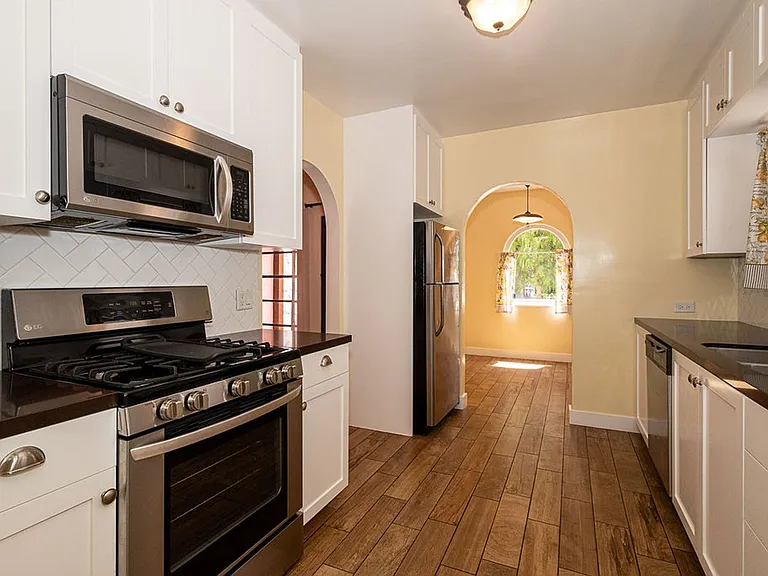 1221 S Sycamore Ave — Photo 16
