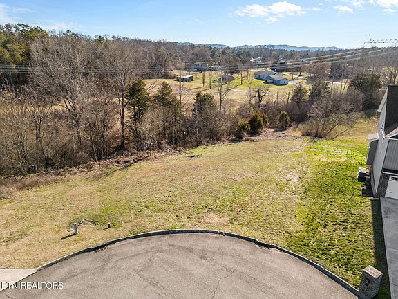 4th image of 7705 Fox Valley Ln