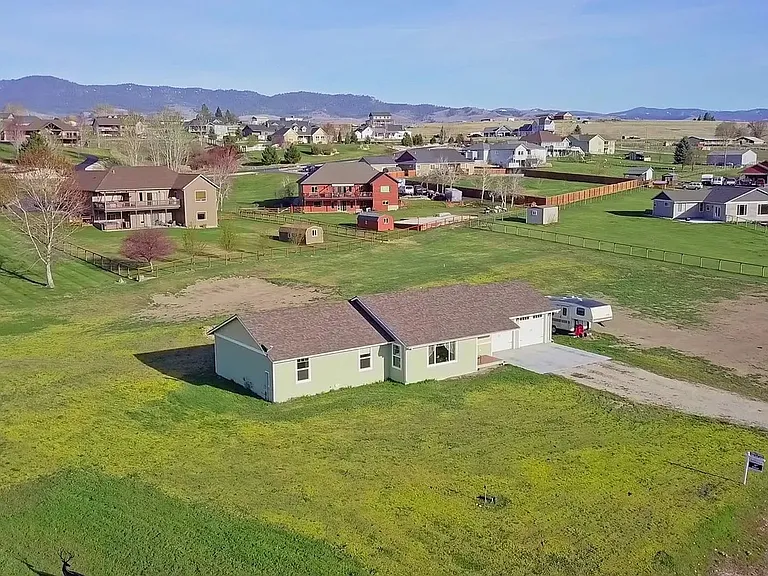 668 Winding Creek Trl — Photo 36