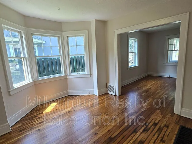 96 Oliver St — Photo 14