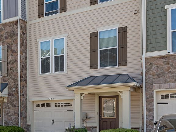 3rd image of 583 Fox River Hills Way