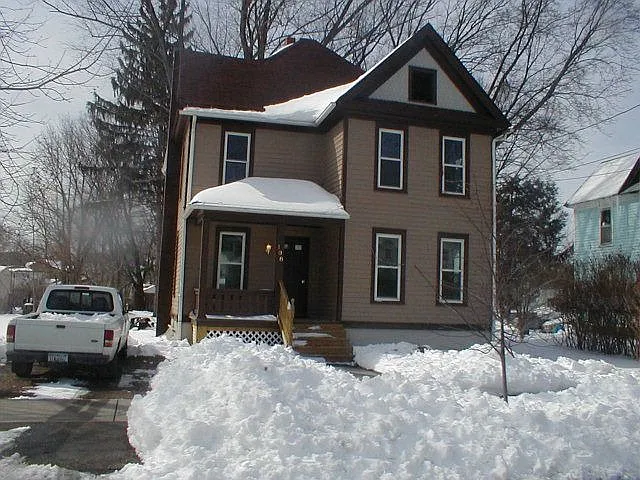 108 Chestnut St photo 1