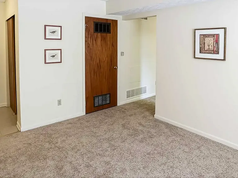 Crimson Heights Apartments — Photo 14