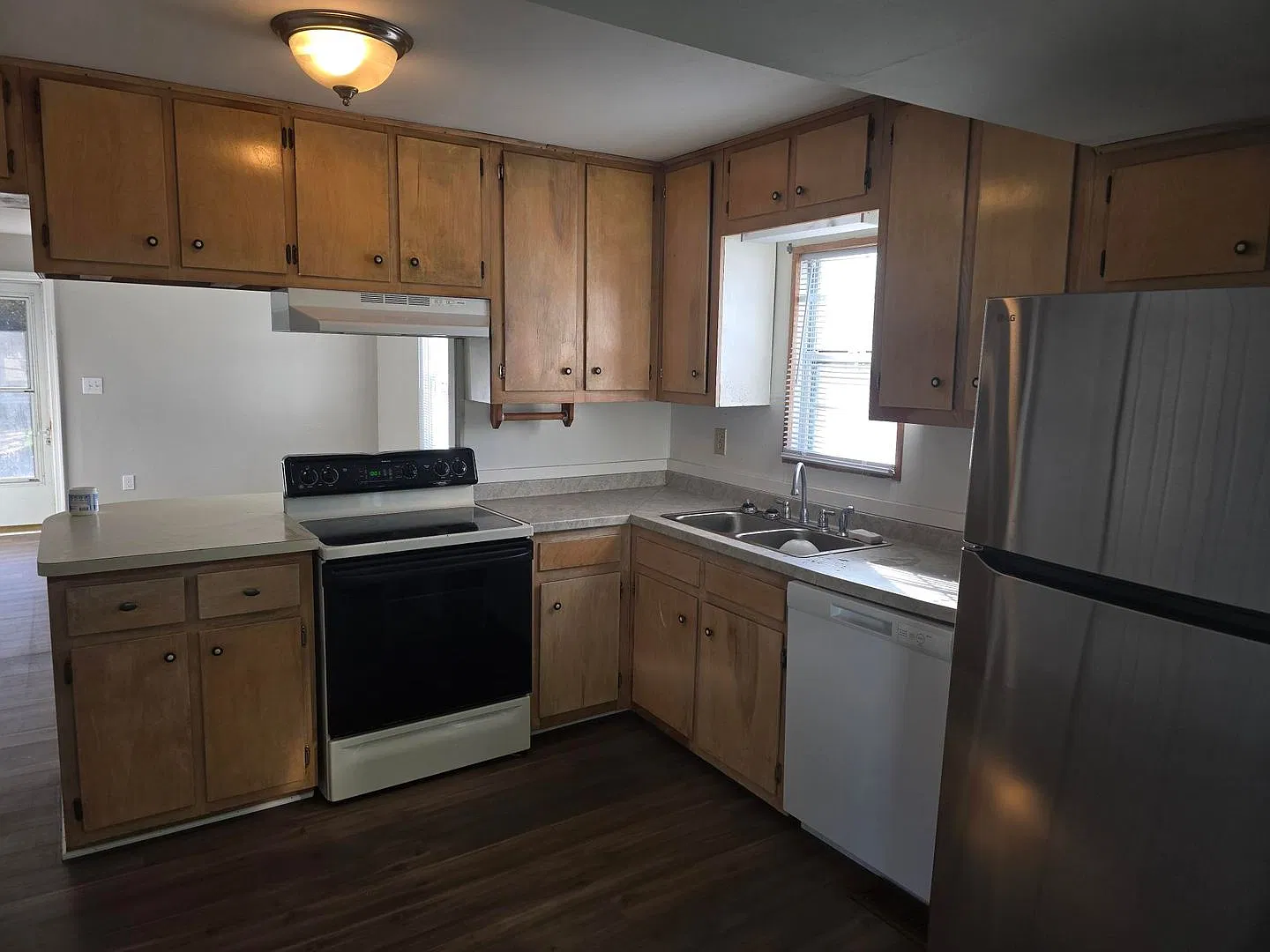 3 bed, 1.0 bath, 1100 sqft, $1,750 — Photo 4