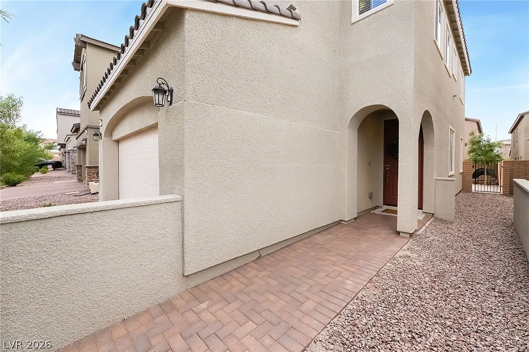 3 bed, 2.5 bath, 1669 sqft, $2,495 — Photo 4