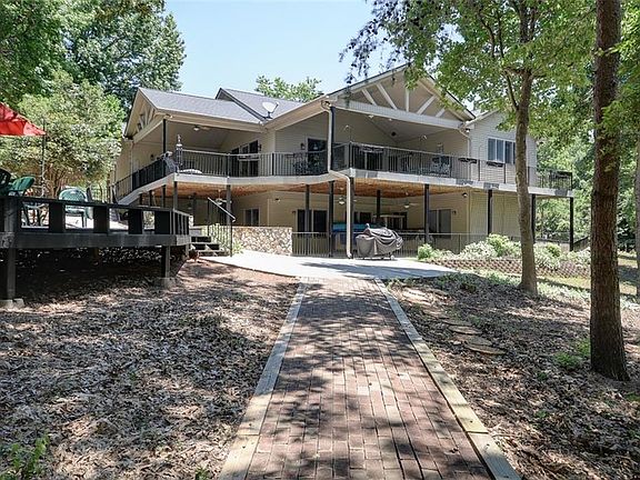 3rd image of 941 Holly Knoll Dr