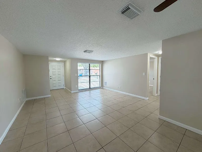 7421 Isle Dr — Photo 7