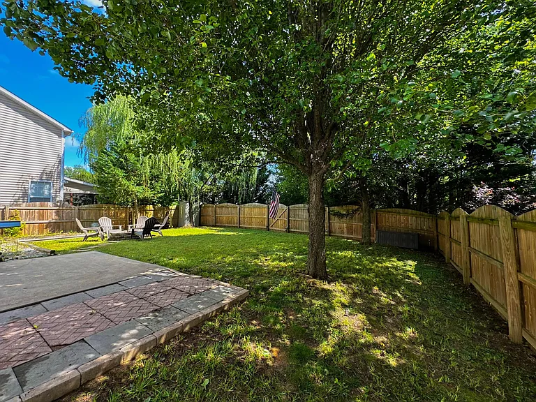 231 Stobhill Ln — Photo 2