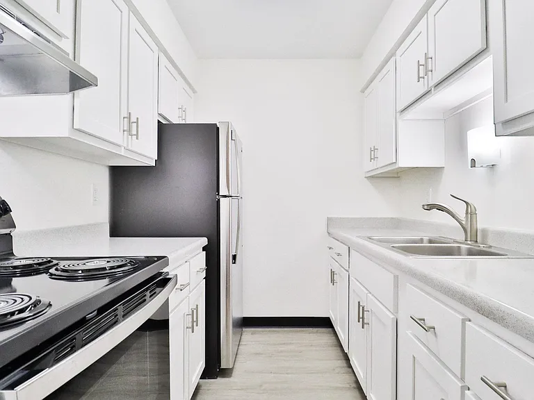 Hillside Village Apartments — Photo 6