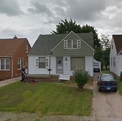 15512 Maplewood Ave photo 1