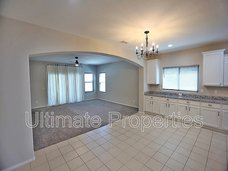 3 bed, 2.0 bath, 1982 sqft, $2,495 — Photo 4