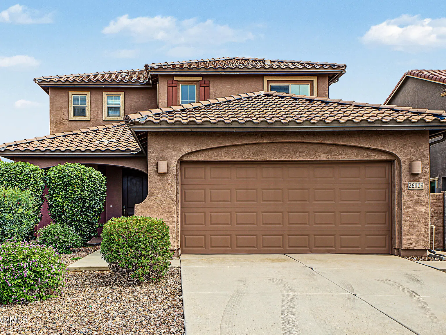 4 bed, 3.5 bath, 2340 sqft, $2,849 — Photo 2