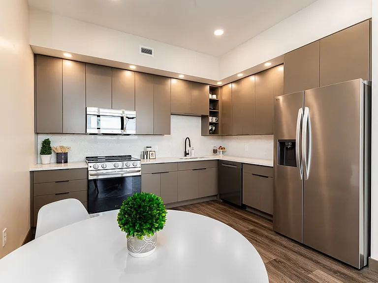 Liberty Tower Residences — Photo 38