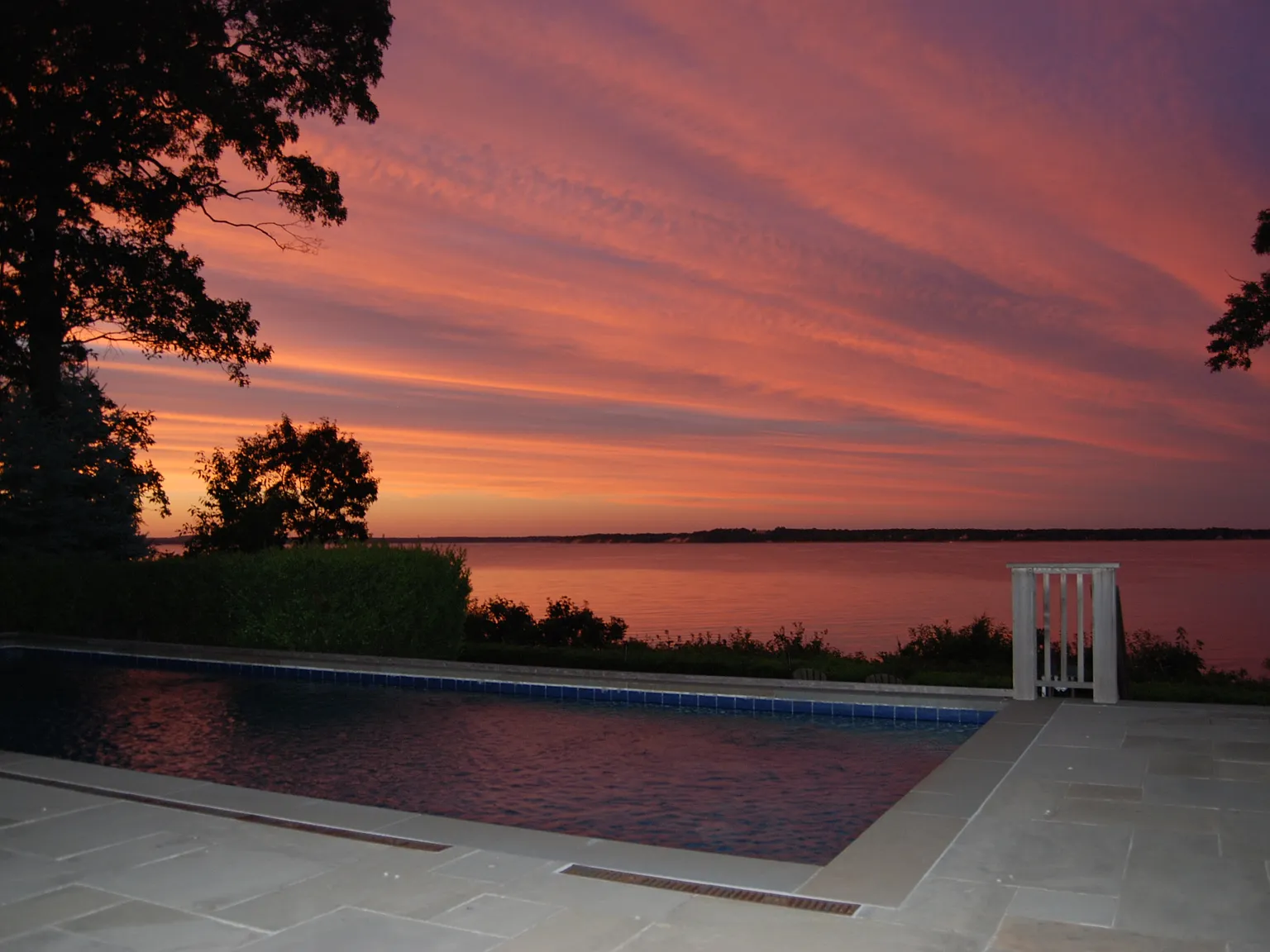 Spectacular Waterfront Elegance — Photo 4