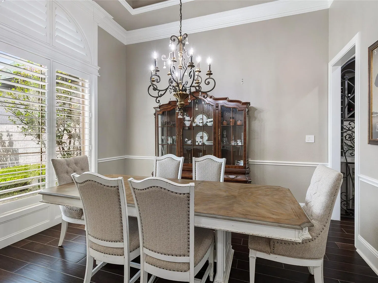 4 bed, 3.5 bath, 3281 sqft, $8,000 — Photo 3