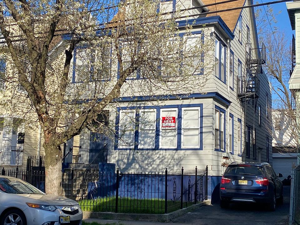1st image of 220 Munn Ave Floor 3