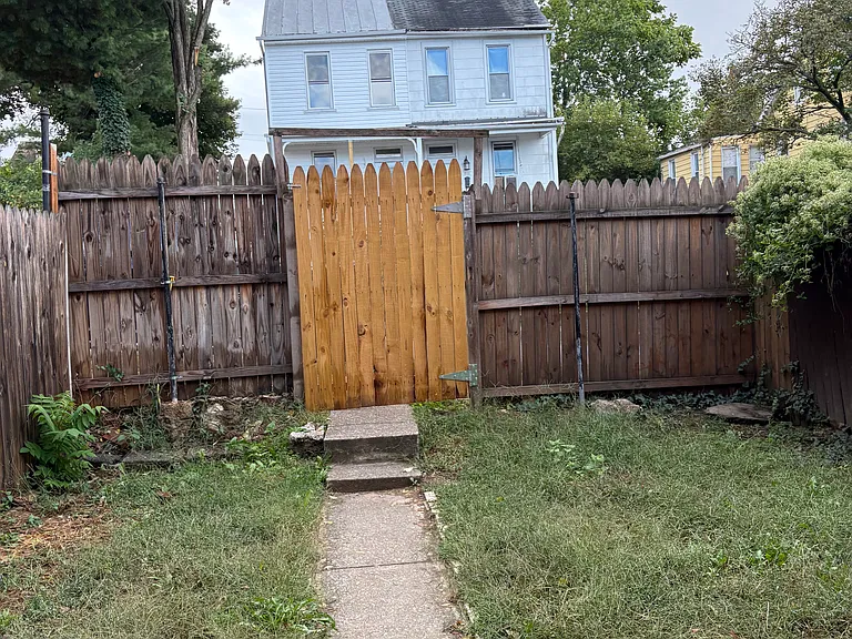 1837 Spencer St — Photo 10