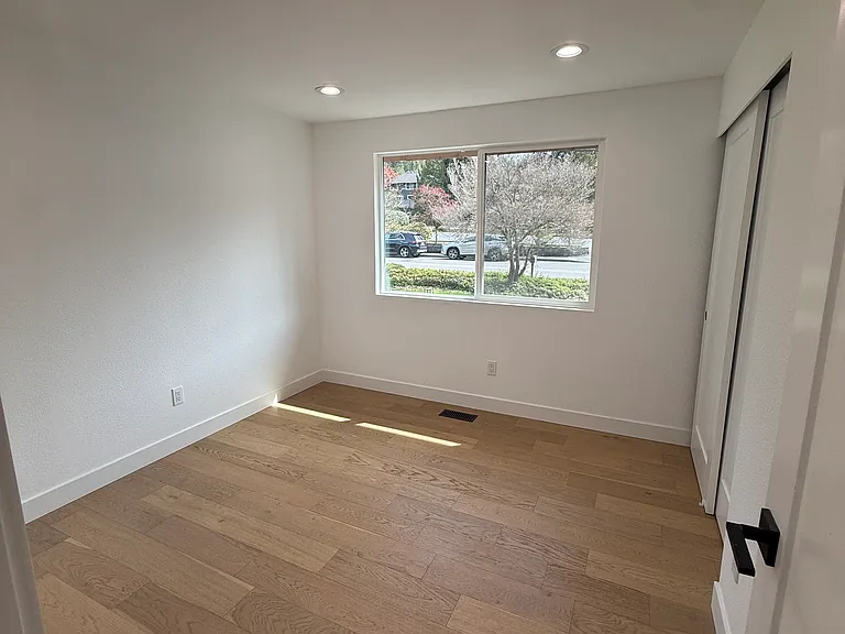 6822 NE 165th St — Photo 11