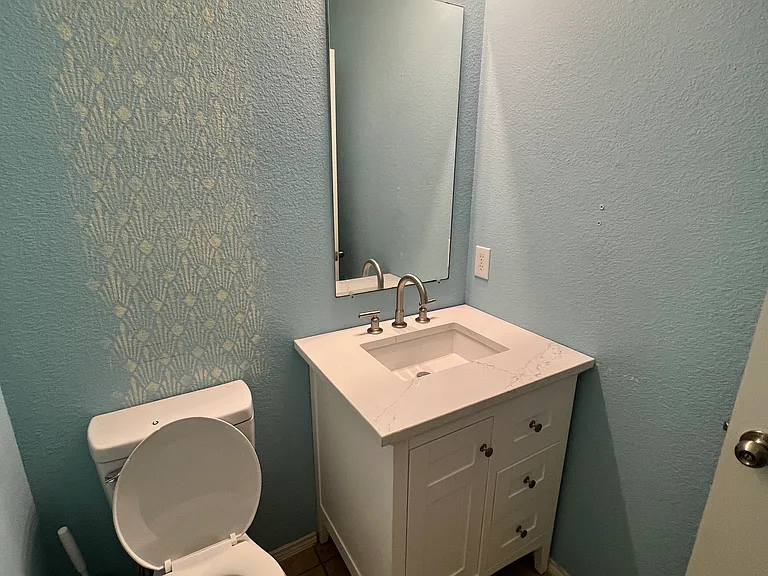 12300 Shine Ave — Photo 2