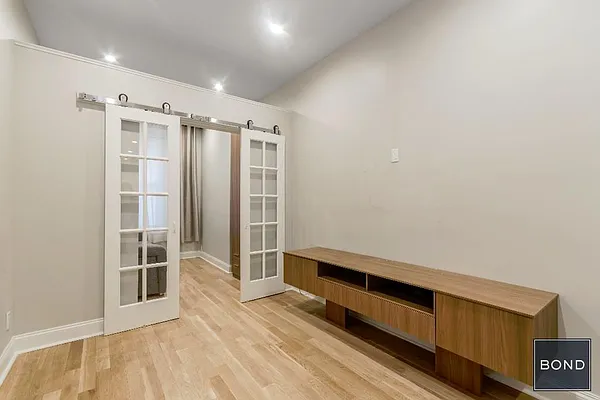 Rented by Bond New York | media 2