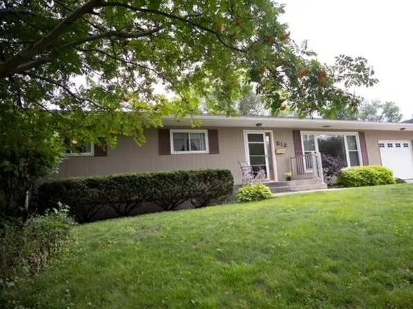 513 S Ellwood St, Dodgeville, WI 53533
