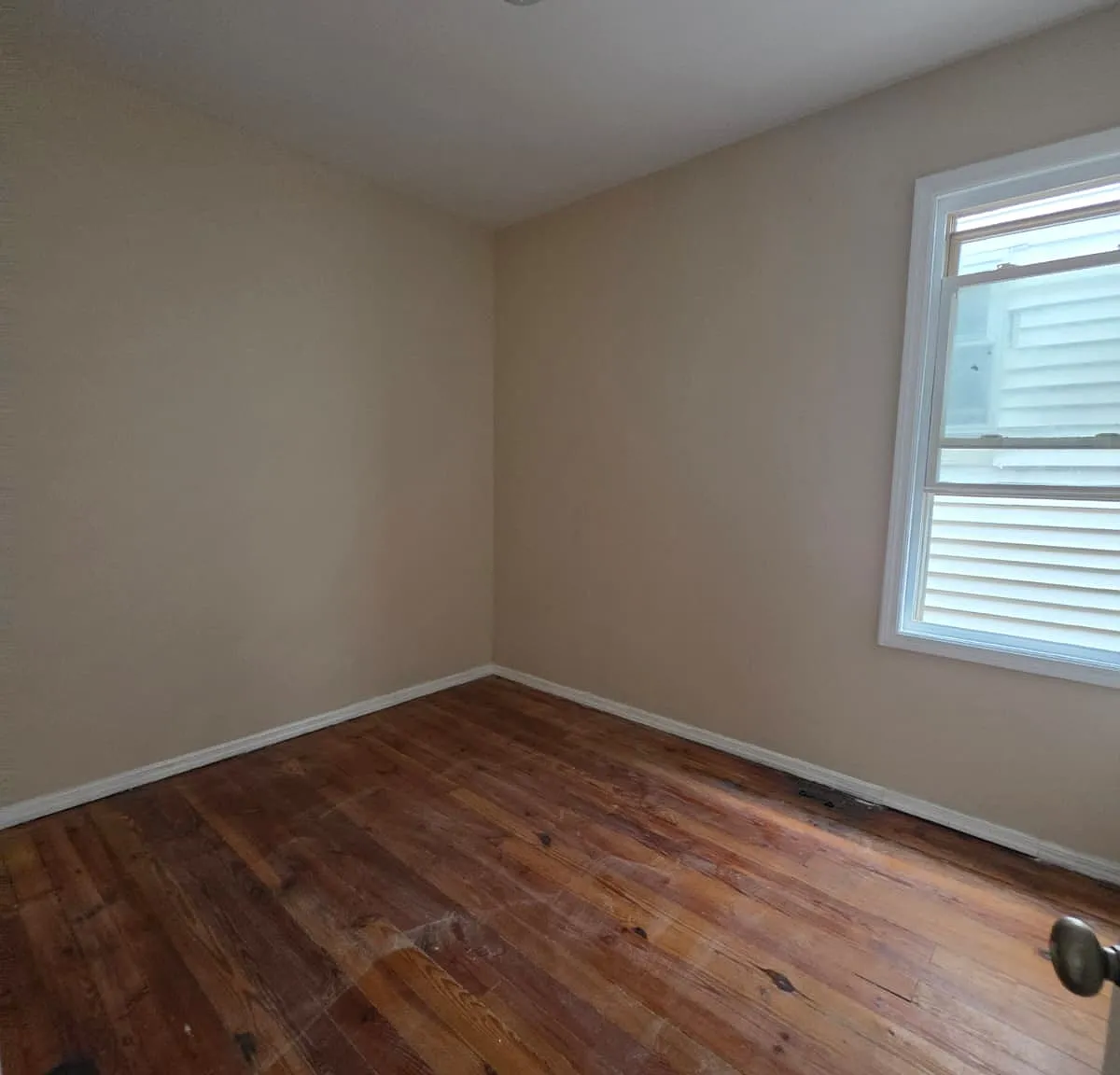 3 bed, 1000 sqft, $2,400 — Photo 4