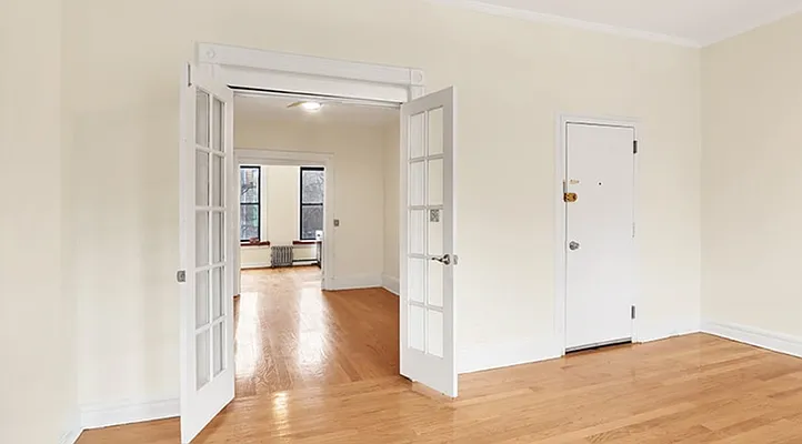 Rented by REZI | media 10