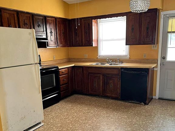 3rd image of 302 Shiloh Dr