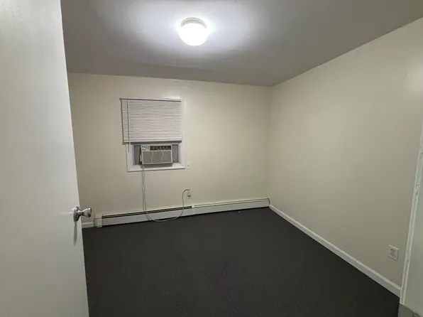 (undisclosed Address), East Rockaway, NY 11518