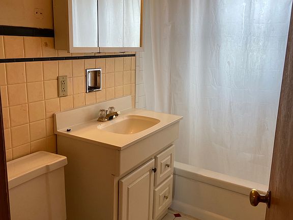 5th image of 1018 S 16th St #4