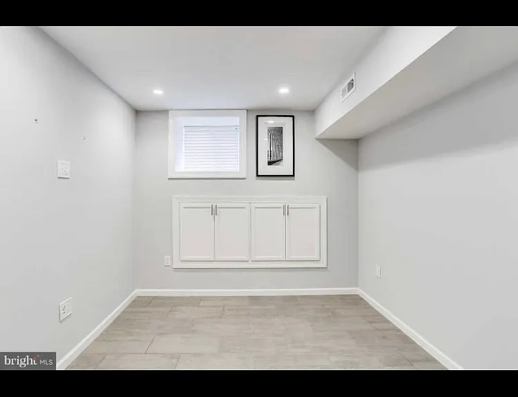 517 S Glover St — Photo 8