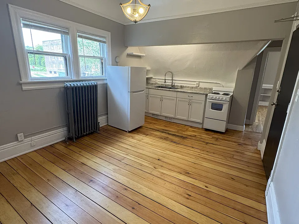 629 E 1st St #9
